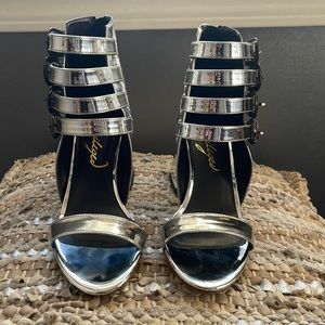 Privileged Mirror sandals with 4 strap fabulous buckle detail